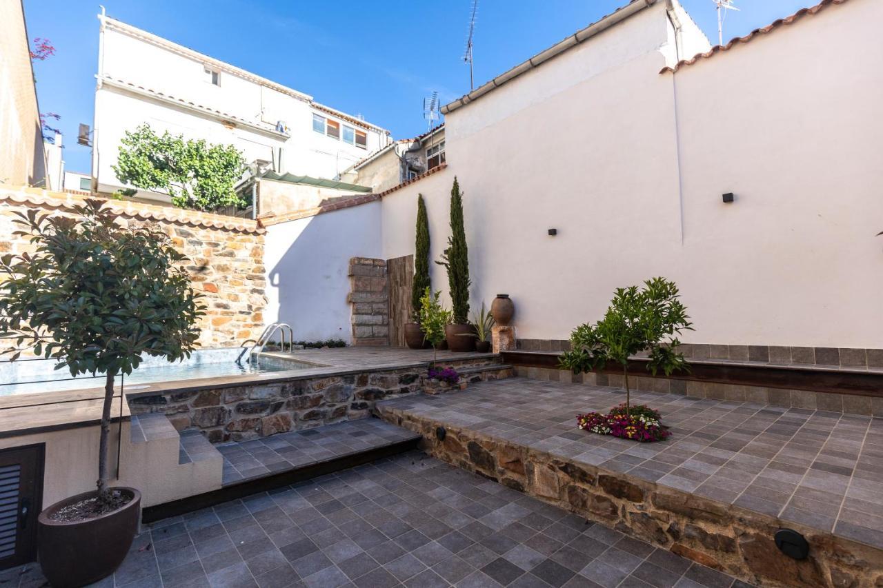 Apartamentos Turisticos De La Bernarda Caces Kültér fotó