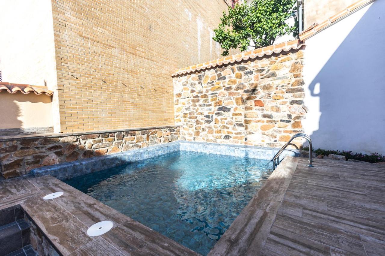 Apartamentos Turisticos De La Bernarda Caces Kültér fotó